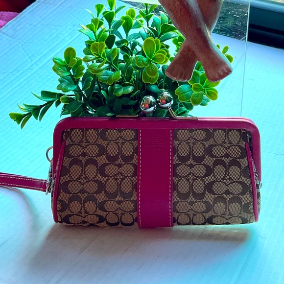 Coach Clutch Wristlet EXTREMELY RARE - Picture 6 of 10